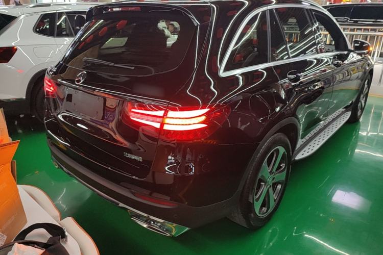 Used Mercedes-Benz GLC 2016 GLC 300 4MATIC Dynamic Model Rear Right 45 Deg