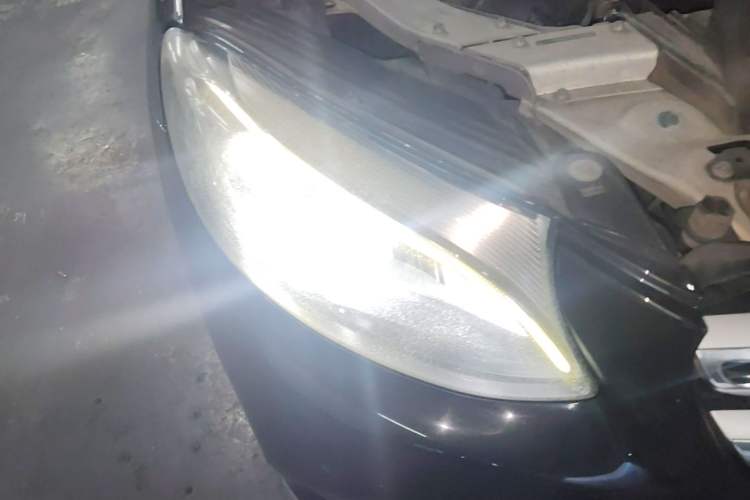 Used Mercedes-Benz GLC 2016 GLC 260 4MATIC Luxury Model Right Front Headlight