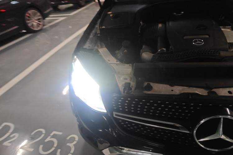 Used Mercedes-Benz GLC 2016 GLC 300 4MATIC Dynamic Model Right Front Headlight