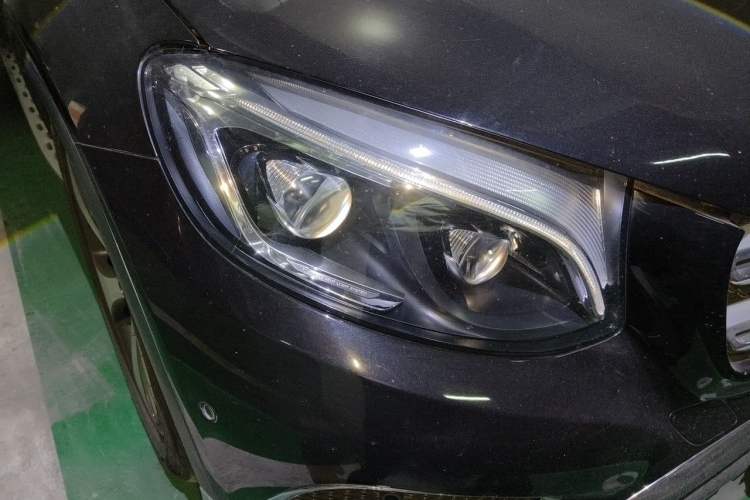 Used Mercedes-Benz GLC 2016 GLC 300 4MATIC Luxury Model Right Front Headlight