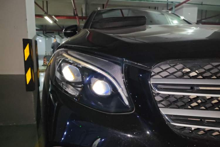 Used Mercedes-Benz GLC 2016 GLC 300 4MATIC Dynamic Model Right Front Headlight