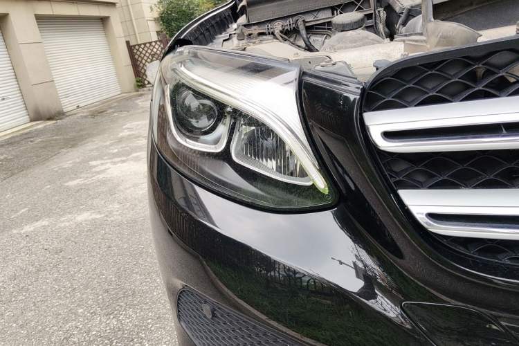 Used Mercedes-Benz GLC 2016 GLC 260 4MATIC Luxury Model Right Front Headlight