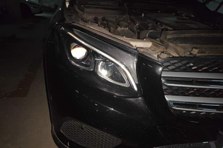 Used Mercedes-Benz GLC 2016 GLC 260 4MATIC Luxury Model Right Front Headlight