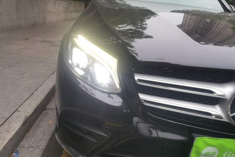 Used Mercedes-Benz GLC 2016 GLC 300 4MATIC Luxury Model Right Front Headlight