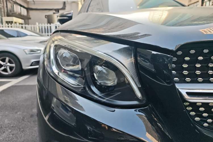 Used Mercedes-Benz GLC 2016 GLC 300 4MATIC Luxury Model Right Front Headlight