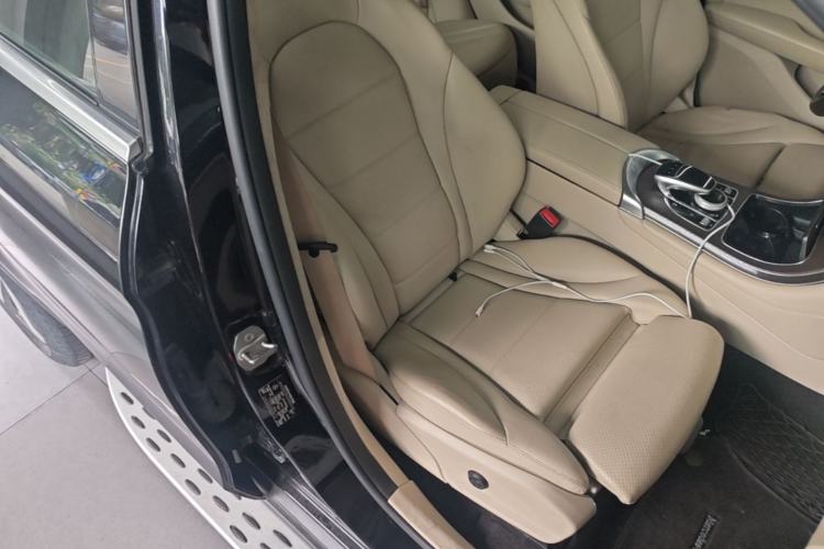 Used Mercedes-Benz GLC 2016 GLC 300 4MATIC Dynamic Model Right Front Seat