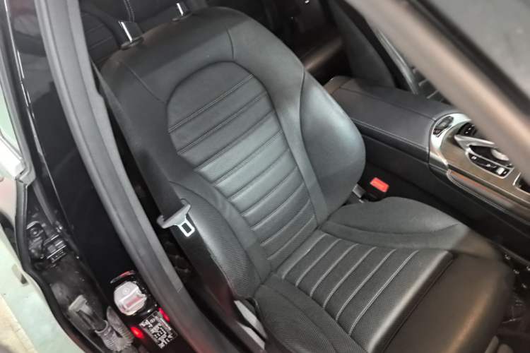 Used Mercedes-Benz GLC 2016 GLC 300 4MATIC Luxury Model Right Front Seat