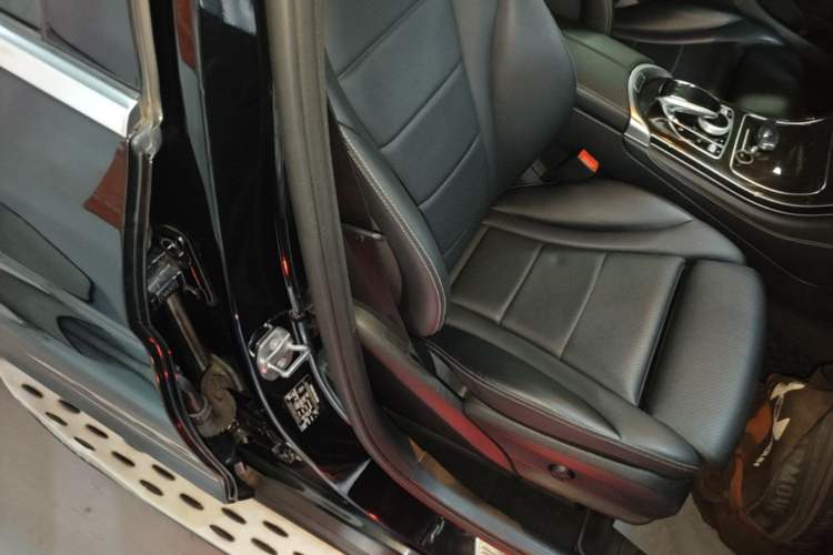 Used Mercedes-Benz GLC 2016 GLC 260 4MATIC Dynamic Edition Right Front Seat