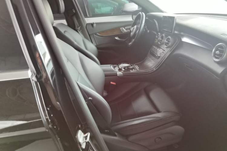 Used Mercedes-Benz GLC 2016 GLC 300 4MATIC Dynamic Model Right Front Seat