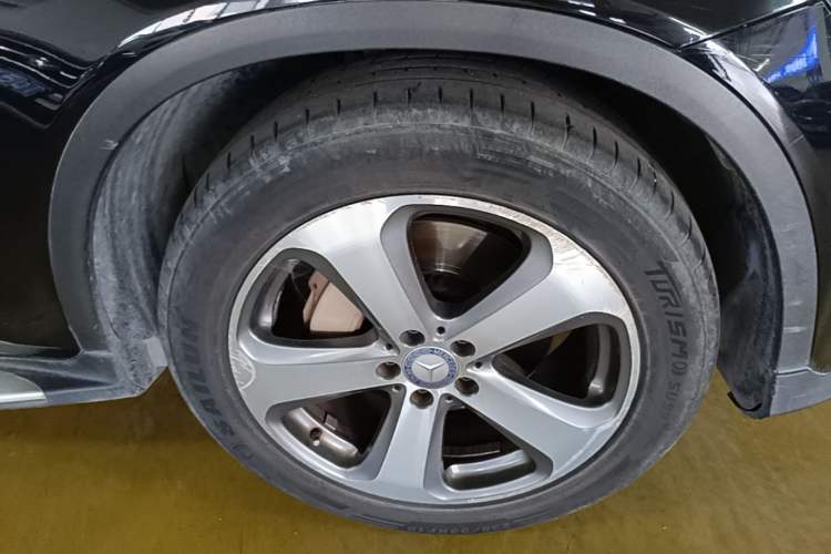 Used Mercedes-Benz GLC 2016 GLC 300 4MATIC Dynamic Model Right Front Wheel Hub