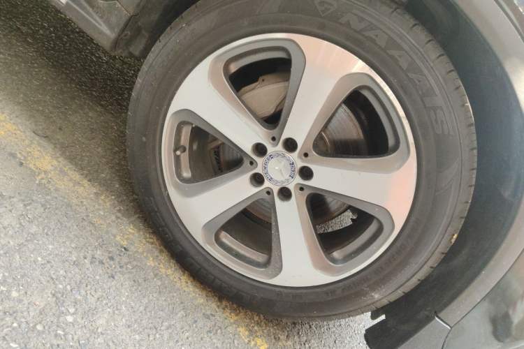 Used Mercedes-Benz GLC 2016 GLC 260 4MATIC Luxury Model Right Front Wheel Hub