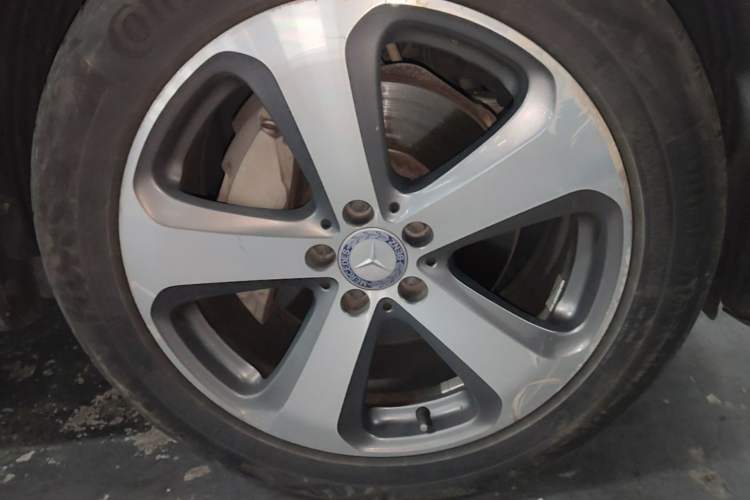 Used Mercedes-Benz GLC 2016 GLC 260 4MATIC Luxury Model Right Front Wheel Hub