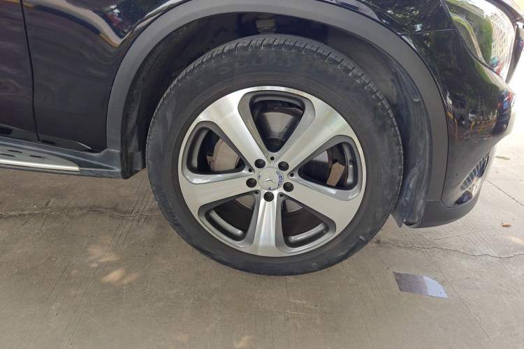 Used Mercedes-Benz GLC 2016 GLC 260 4MATIC Luxury Model Right Front Wheel Hub