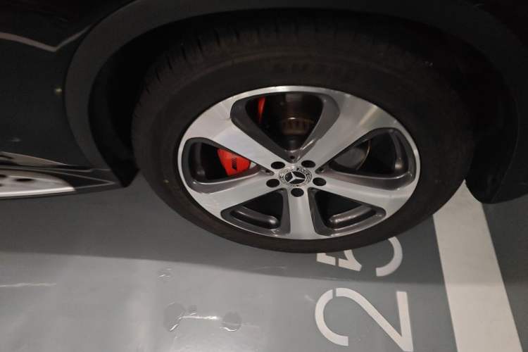 Used Mercedes-Benz GLC 2016 GLC 300 4MATIC Dynamic Model Right Front Wheel Hub