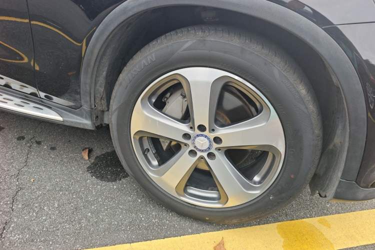 Used Mercedes-Benz GLC 2016 GLC 260 4MATIC Luxury Model Right Front Wheel Hub