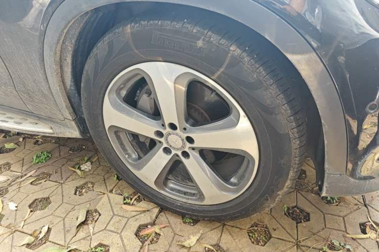 Used Mercedes-Benz GLC 2016 GLC 260 4MATIC Luxury Model Right Front Wheel Hub