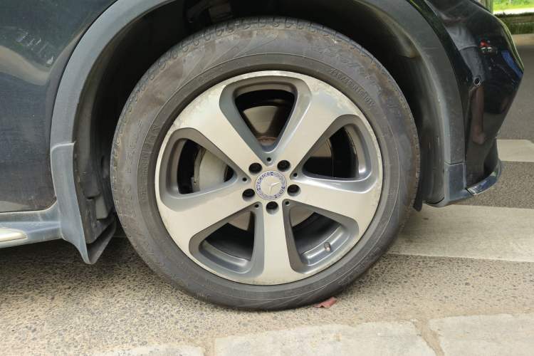 Used Mercedes-Benz GLC 2016 GLC 300 4MATIC Dynamic Model Right Front Wheel Hub