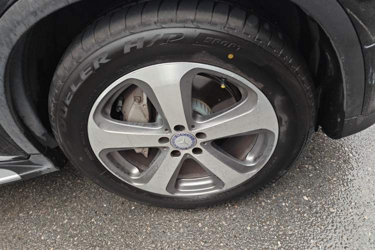 Used Mercedes-Benz GLC 2016 GLC 300 4MATIC Dynamic Model Right Front Wheel Hub