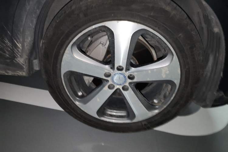 Used Mercedes-Benz GLC 2016 GLC 300 4MATIC Dynamic Model Right Front Wheel Hub