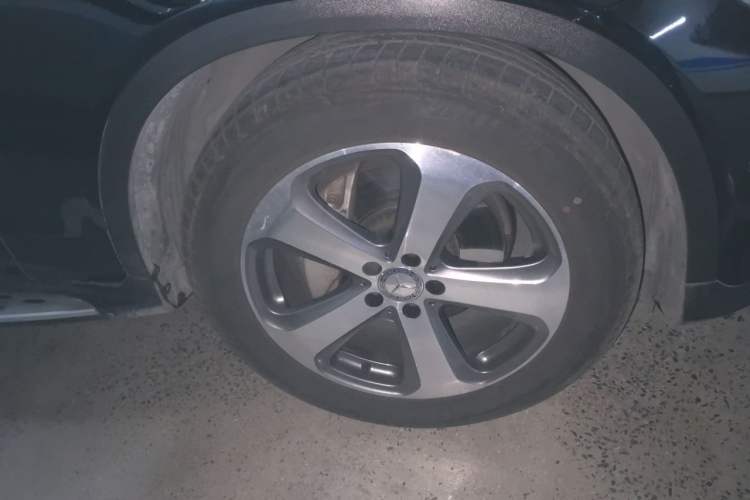 Used Mercedes-Benz GLC 2016 GLC 300 4MATIC Dynamic Model Right Front Wheel Hub