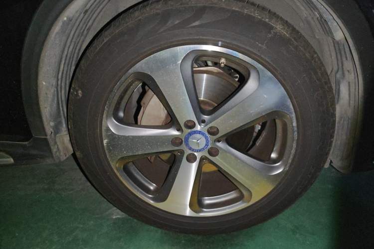 Used Mercedes-Benz GLC 2016 GLC 300 4MATIC Dynamic Model Right Front Wheel Hub