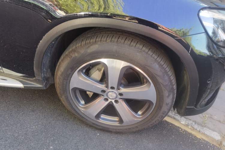 Used Mercedes-Benz GLC 2016 GLC 260 4MATIC Luxury Model Right Front Wheel Hub