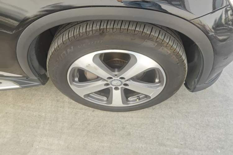 Used Mercedes-Benz GLC 2016 GLC 300 4MATIC Dynamic Model Right Front Wheel Hub