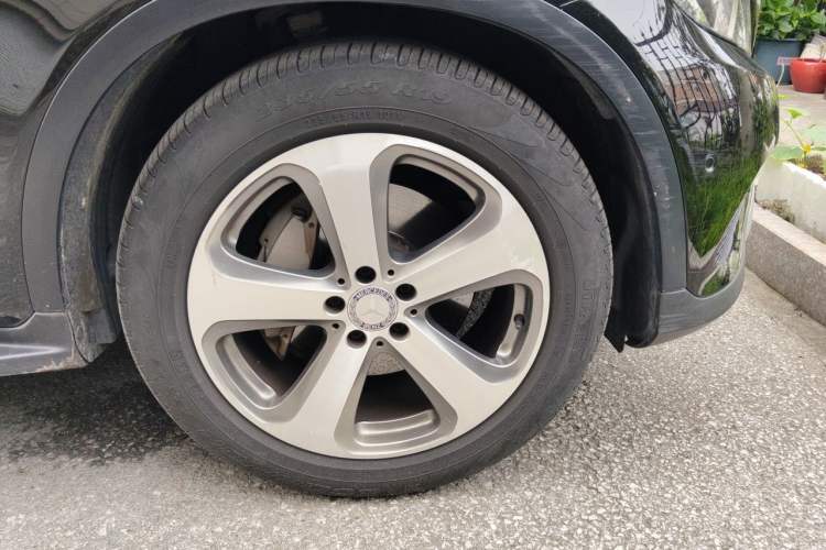 Used Mercedes-Benz GLC 2016 GLC 260 4MATIC Luxury Model Right Front Wheel Hub
