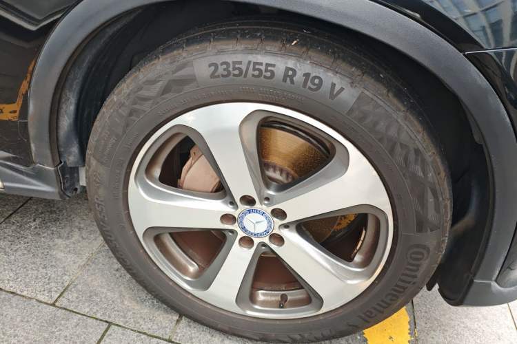 Used Mercedes-Benz GLC 2016 GLC 300 4MATIC Dynamic Model Right Front Wheel Hub
