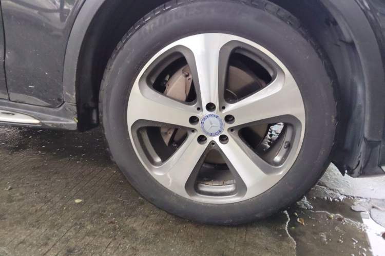 Used Mercedes-Benz GLC 2016 GLC 300 4MATIC Dynamic Model Right Front Wheel Hub