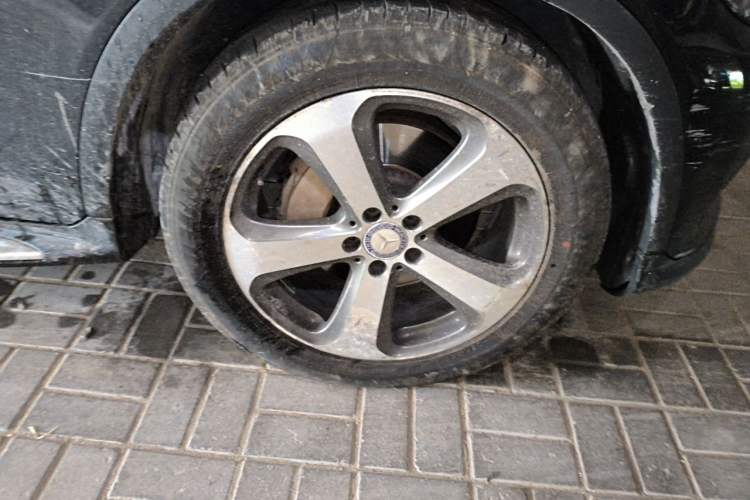Used Mercedes-Benz GLC 2016 GLC 300 4MATIC Dynamic Model Right Front Wheel Hub