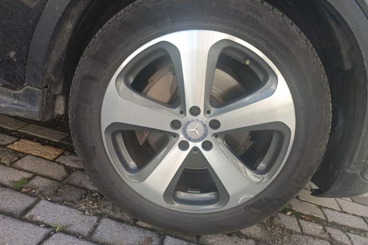 Used Mercedes-Benz GLC 2016 GLC 260 4MATIC Luxury Model Right Front Wheel Hub