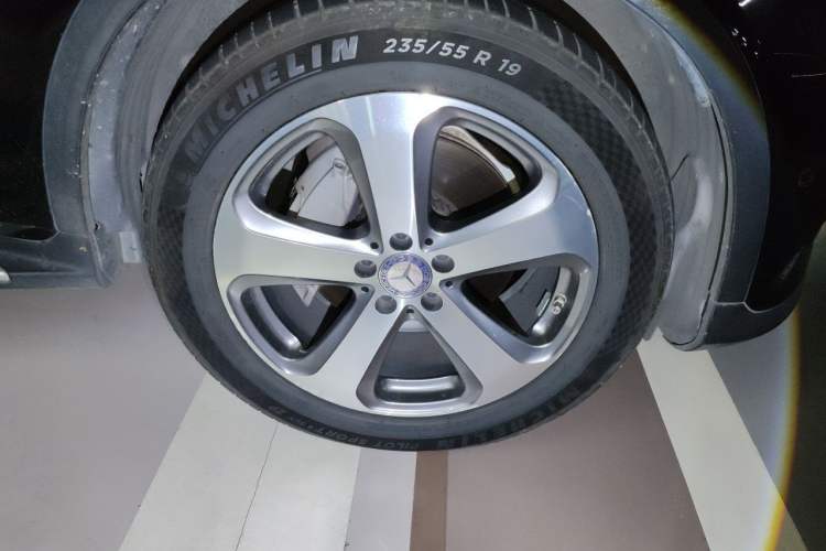 Used Mercedes-Benz GLC 2016 GLC 260 4MATIC Luxury Model Right Front Wheel Hub