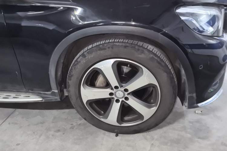 Used Mercedes-Benz GLC 2016 GLC 260 4MATIC Luxury Model Right Front Wheel Hub