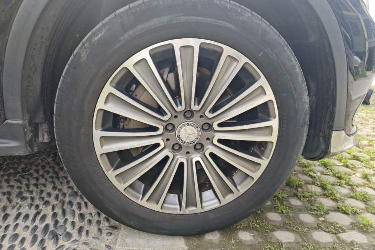 Used Mercedes-Benz GLC 2016 GLC 260 4MATIC Dynamic Edition Right Front Wheel Hub