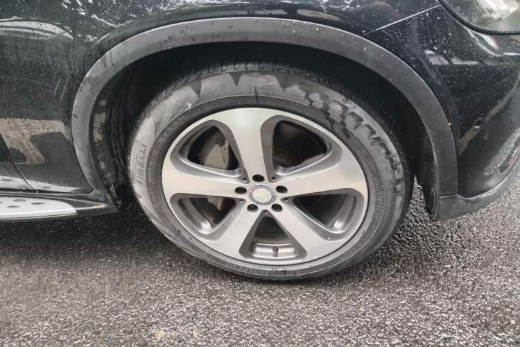 Used Mercedes-Benz GLC 2016 GLC 260 4MATIC Luxury Model Right Front Wheel Hub