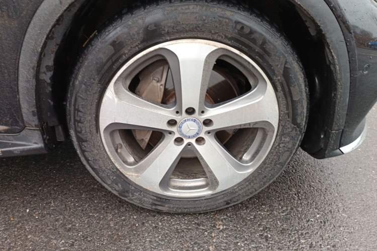 Used Mercedes-Benz GLC 2016 GLC 300 4MATIC Dynamic Model Right Front Wheel Hub
