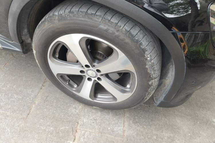 Used Mercedes-Benz GLC 2016 GLC 260 4MATIC Luxury Model Right Front Wheel Hub