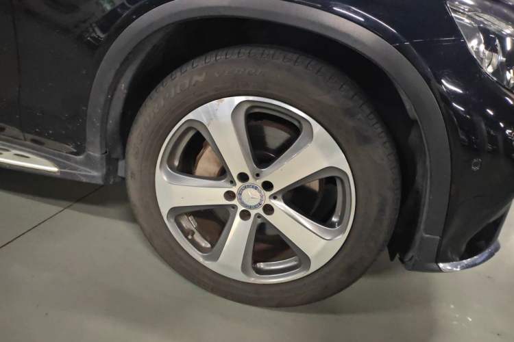 Used Mercedes-Benz GLC 2016 GLC 300 4MATIC Dynamic Model Right Front Wheel Hub