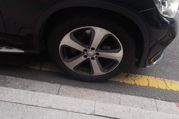 Used Mercedes-Benz GLC 2016 GLC 300 4MATIC Luxury Model Right Front Wheel Hub