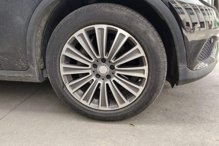 Used Mercedes-Benz GLC 2016 GLC 260 4MATIC Dynamic Edition Right Front Wheel Hub