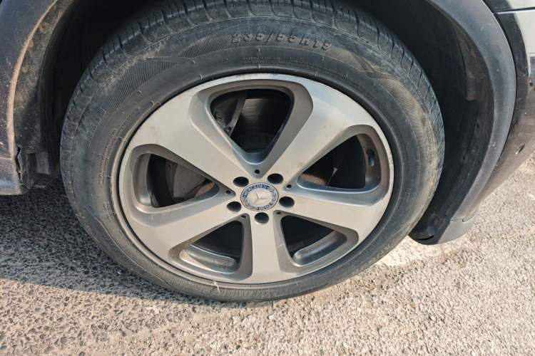 Used Mercedes-Benz GLC 2016 GLC 300 4MATIC Dynamic Model Right Front Wheel Hub