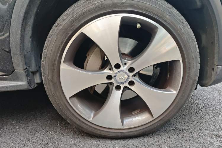 Used Mercedes-Benz GLC 2016 GLC 300 4MATIC Luxury Model Right Front Wheel Hub