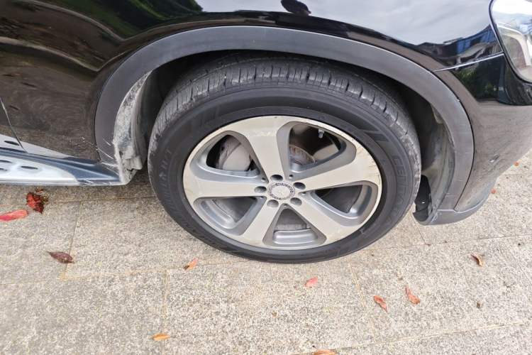 Used Mercedes-Benz GLC 2016 GLC 260 4MATIC Luxury Model Right Front Wheel Hub
