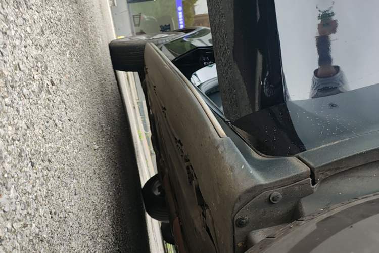 Used Mercedes-Benz GLC 2016 GLC 260 4MATIC Luxury Model Right Side Sill