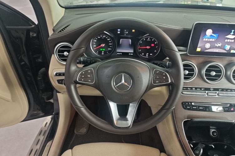 Used Mercedes-Benz GLC 2016 GLC 300 4MATIC Dynamic Model Steering Wheel