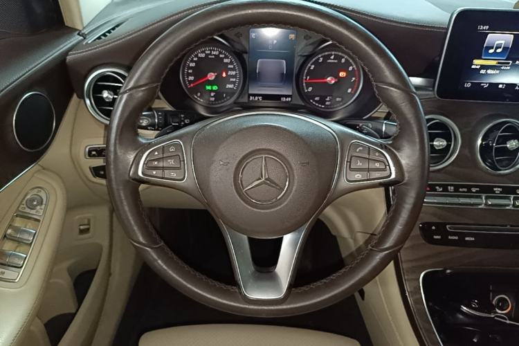 Used Mercedes-Benz GLC 2016 GLC 300 4MATIC Dynamic Model Steering Wheel