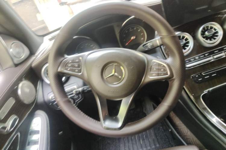 Used Mercedes-Benz GLC 2016 GLC 260 4MATIC Luxury Model Steering Wheel