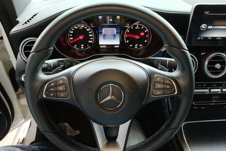 Used Mercedes-Benz GLC 2016 GLC 260 4MATIC Dynamic Edition Steering Wheel