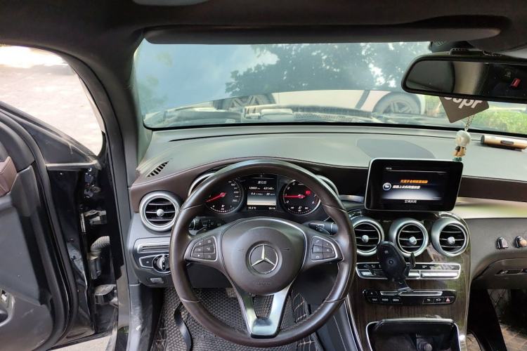 Used Mercedes-Benz GLC 2016 GLC 260 4MATIC Dynamic Edition Steering Wheel